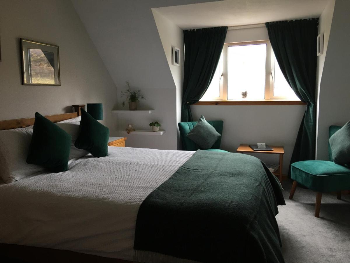 ウィグ Taigh Pa Bed & Breakfast エクステリア 写真