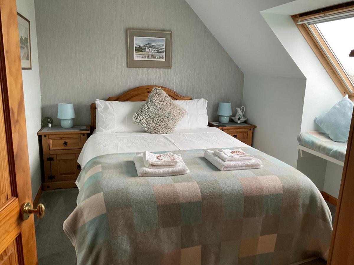 ウィグ Taigh Pa Bed & Breakfast エクステリア 写真